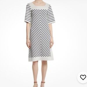 Tory Burch Anya Navy white ivory knit Chevron stripe short sleeved Dress small